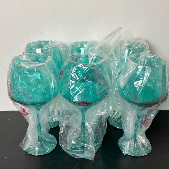 Williams Sonoma Sol Outdoor Al Fresco Red Wine Glasses, Set of 6 - Picture 2 of 4